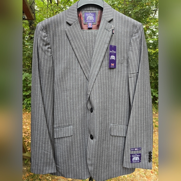Gray Pinstripe Suit by Savile Row NWT 42L - Picture 1 of 11